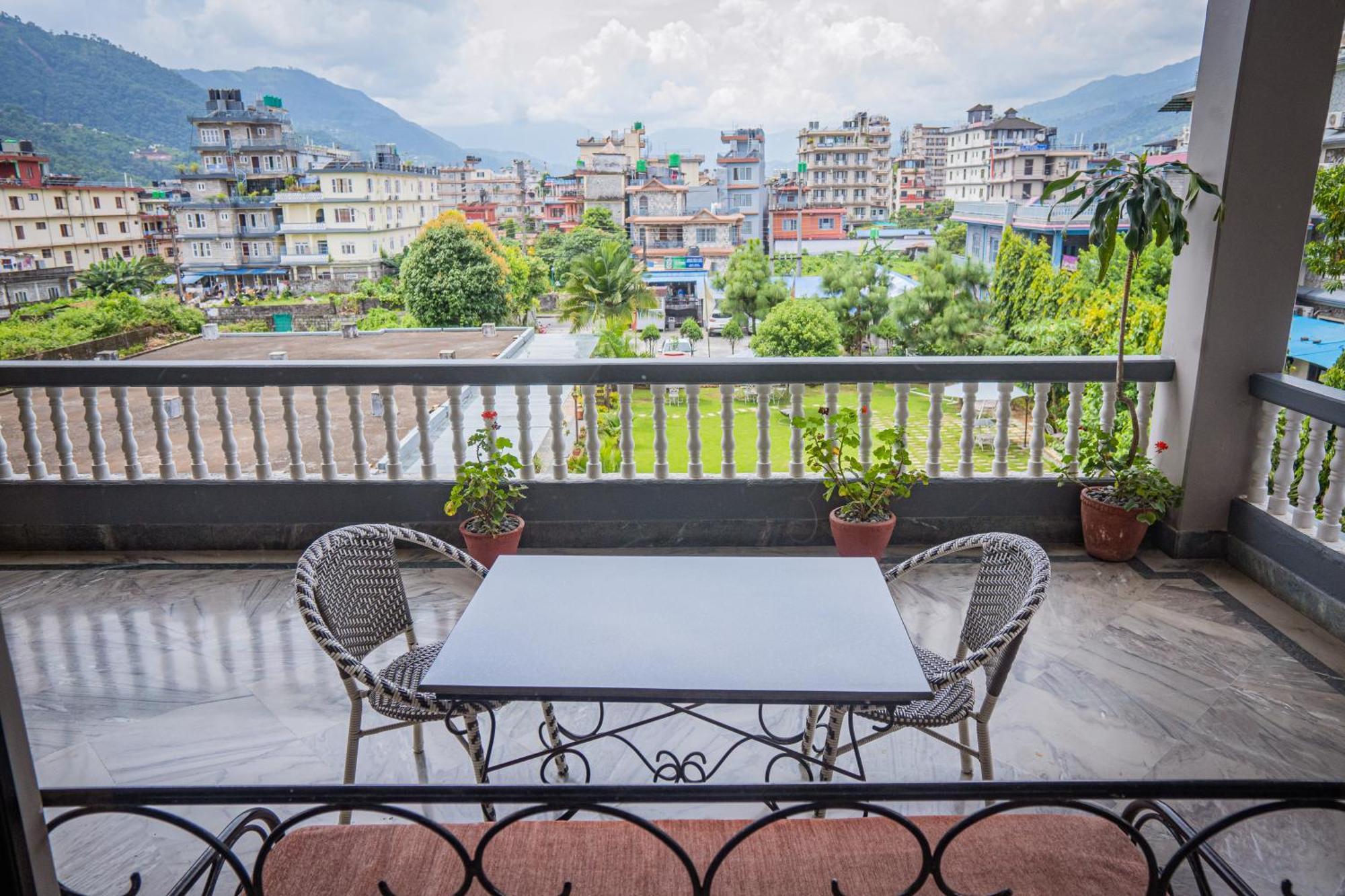 Hotel Crown Himalayas โพคารา ภายนอก รูปภาพ